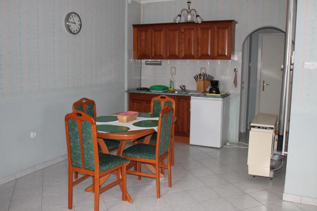 Orwa Apartmanok - Fenyofa Koez Zalakaros Rom bilde